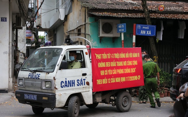 Hà Nội: Lực lượng chức năng ra quân tuyên truyền người dân dừng bán bia hơi và chợ cóc để phòng dịch Covid-19