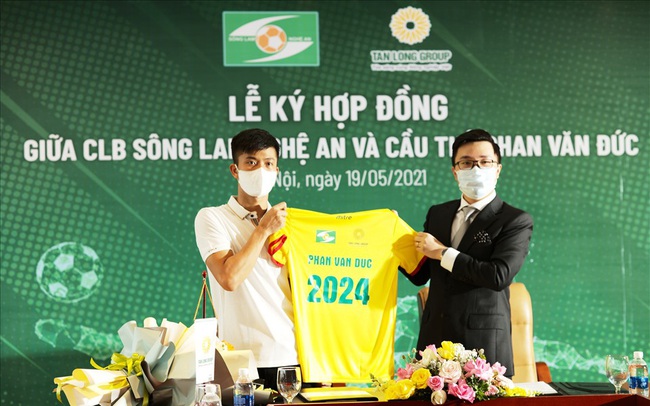 Tân Long - Nhà tài trợ mới của Sông Lam Nghệ An: Công ty nông nghiệp tỷ đô kín tiếng, cũng đang hiện diện trên áo đấu CLB Hà Nội Tân Long - Nhà tài trợ mới của Sông Lam Nghệ An: Công ty nông nghiệp tỷ đô kín tiếng, cũng đang hiện diện trên áo đấu CLB Hà Nội