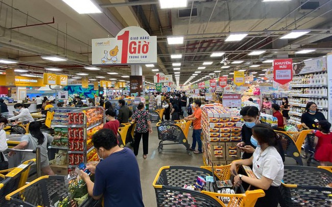 Chợ, siêu thị ở Sài Gòn đông kín người ngày cuối tuần