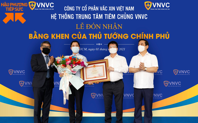 "Cú liều" 30 triệu USD của VNVC và Bằng khen của Chính phủ cho đơn vị đầu tiên đưa vaccine Covid-19 về Việt Nam "Cú liều" 30 triệu USD của VNVC và Bằng khen của Chính phủ cho đơn vị đầu tiên đưa vaccine Covid-19 về Việt Nam