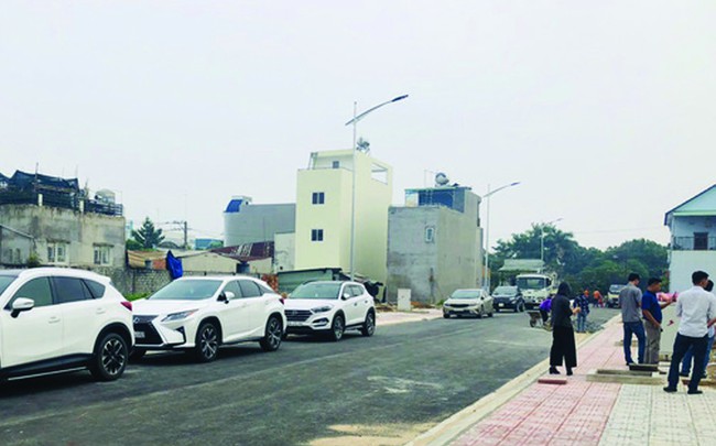 &ldquo;S&oacute;ng ngầm&rdquo; gi&aacute; đất l&ecirc;n đ&ocirc; thị