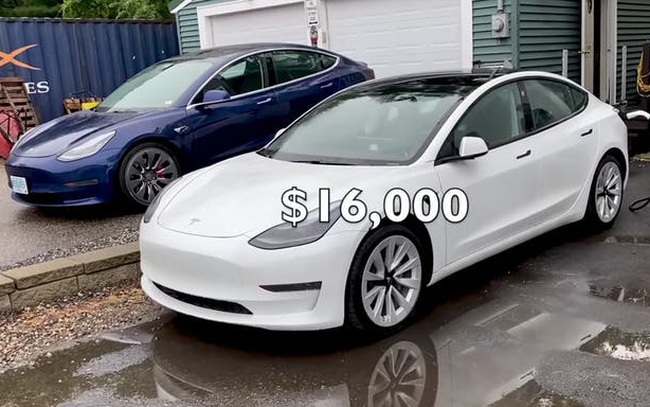 YouTuber sửa một chiếc Tesla mất 700 USD trong khi nhà sản xuất "chém đẹp" 16.000 USD