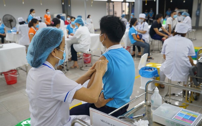 Hoàn thành cách ly ở Đà Nẵng về Hà Nội, 2 người dương tính SARS-CoV-2, 1 trường hợp đã tiêm đủ 2 mũi vắc xin tại nước ngoài