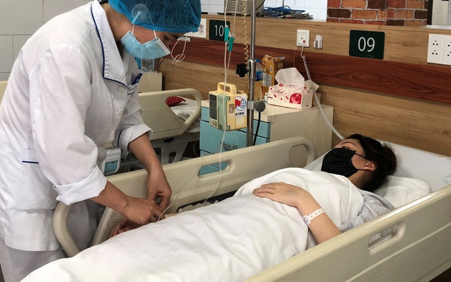 Lan truyền cách tự chữa Covid-19 trên mạng: GĐ Trung tâm chống độc BV Bạch Mai cảnh báo ngộ độc thuốc hạ sốt