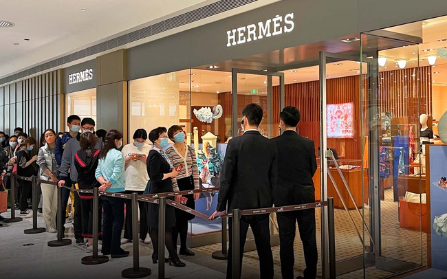 Chi cả trăm triệu VNĐ cũng chưa đủ điều kiện để mua túi Hermès: Giới nhà giàu Trung Quốc bất mãn vì bị các thương hiệu xa xỉ coi như "cỗ máy in tiền"