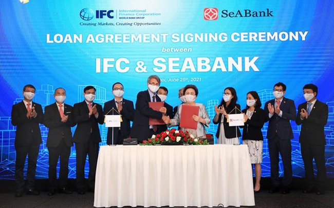 IFC cấp vốn cho 6 ngân hàng, hỗ trợ gần 2.000 doanh nghiệp xuất nhập khẩu của Việt Nam trong năm tài khoá 2021 IFC cấp vốn cho 6 ngân hàng, hỗ trợ gần 2.000 doanh nghiệp xuất nhập khẩu của Việt Nam trong năm tài khoá 2021