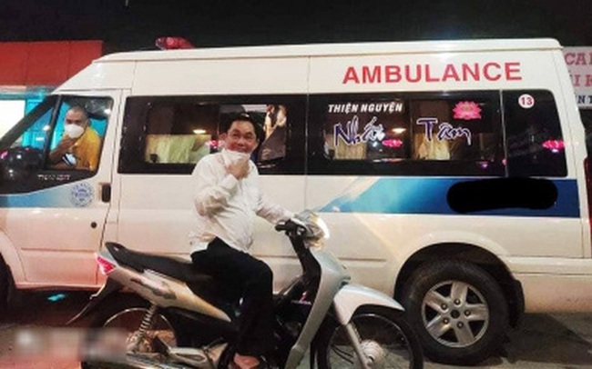 Đại gia Dũng 'lò vôi' đi xe máy trong đêm đến kiểm tra bình oxy trước khi trao cho các đội thiện nguyện, từ chối 100 tỷ đồng, âm thầm đặt 50.000 bình tặng người nghèo Đại gia Dũng 'lò vôi' đi xe máy trong đêm đến kiểm tra bình oxy trước khi trao cho các đội thiện nguyện, từ chối 100 tỷ đồng, âm thầm đặt 50.000 bình tặng người nghèo