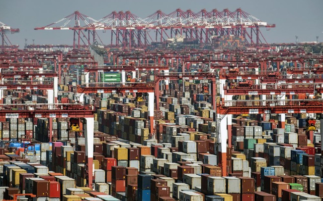 Chiếc container "số nhọ" mắc kẹt ở Thượng Hải hơn 6 tháng và cuộc khủng hoảng đứt gãy đang bao trùm mọi ngóc ngách của chuỗi cung ứng Chiếc container "số nhọ" mắc kẹt ở Thượng Hải hơn 6 tháng và cuộc khủng hoảng đứt gãy đang bao trùm mọi ngóc ngách của chuỗi cung ứng