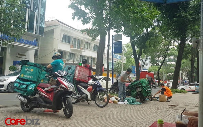 CEO Shopee và Lazada Việt Nam kể khổ: Traffic tăng gấp rưỡi, đơn hàng tăng gấp 3, nhưng Shipper vật lộn vì khó giao hàng CEO Shopee và Lazada Việt Nam kể khổ: Traffic tăng gấp rưỡi, đơn hàng tăng gấp 3, nhưng Shipper vật lộn vì khó giao hàng