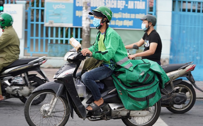 Đề nghị shipper không áp dụng giá giao hàng giờ cao điểm