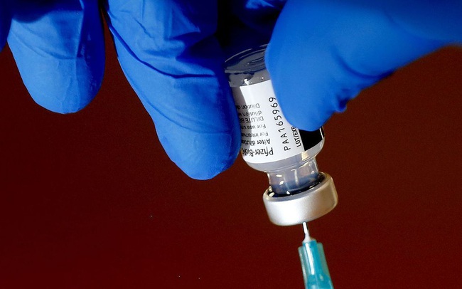 Quyết định bất ngờ của Pfizer khi 60.000 liều vaccine COVID-19 tại 1 nước có nguy cơ bị "quăng sọt rác"