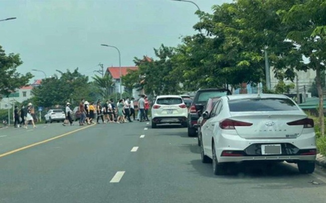 Môi giới tất bật dẫn khách xem đất sau nới lỏng giãn cách Môi giới tất bật dẫn khách xem đất sau nới lỏng giãn cách