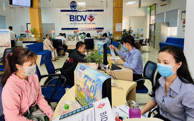 Ngân hàng gấp rút hỗ trợ cho khách hàng cá nhân