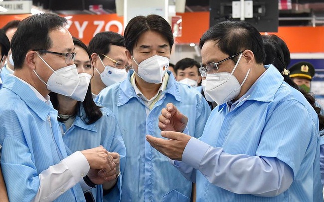 Thủ tướng đề nghị Samsung và các đối tác hỗ trợ Việt Nam thực hiện chiến lược vắc xin