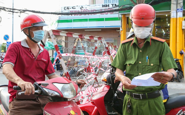 NÓNG: TP HCM cho phép cửa hàng ăn, uống bán mang đi từ 6 giờ đến 18 giờ