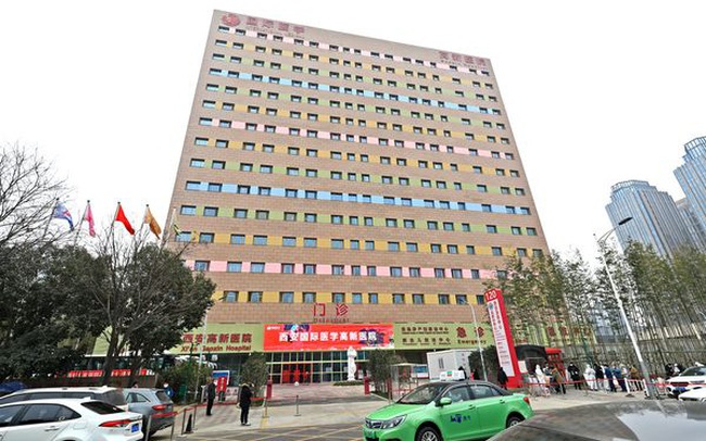 Trung Quốc đóng cửa 2 bệnh viện bỏ mặc bệnh nhân chết khi quá cứng nhắc trong phòng chống Covid-19