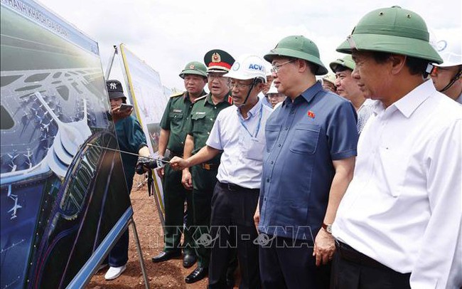 Chủ tịch Quốc hội kiểm tra dự án sân bay Long Thành