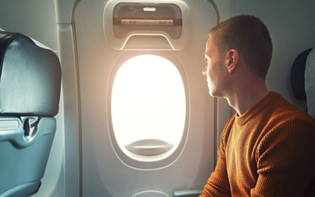 Vì sao cửa sổ máy bay có hình bầu dục chứ không phải hình vuông hay chữ nhật?