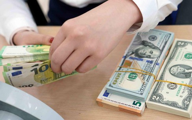Ngân hàng Nhà nước tiếp tục giảm giá bán USD