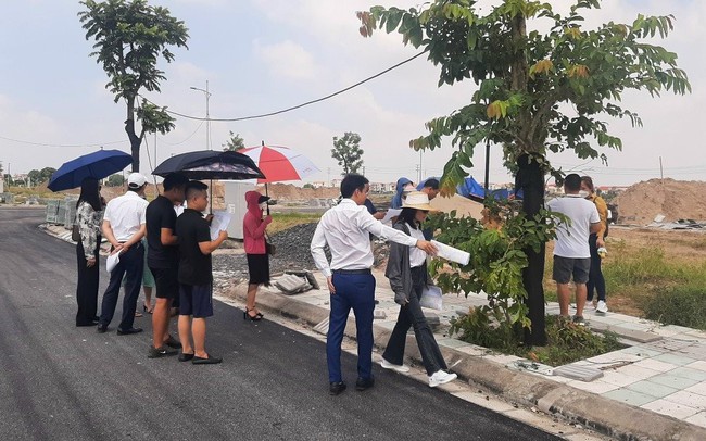 Bất động sản "đóng băng", tại sao chỉ có hiện tượng doanh nghiệp giảm giá, chưa thấy nhiều nhà đầu tư nhỏ lẻ bán cắt lỗ sâu