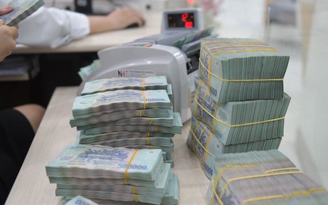 "Ông lớn" ngân hàng tung chiêu "độc lạ" hút khách gửi tiền: Gửi 6 tháng tặng thêm nửa tháng lãi, gửi 12 tháng tặng thêm lãi 1 tháng