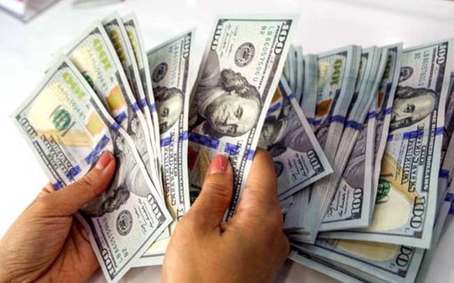 Giá USD ngân hàng bất ngờ giảm mạnh sau hơn 1 tháng liên tục chạm trần