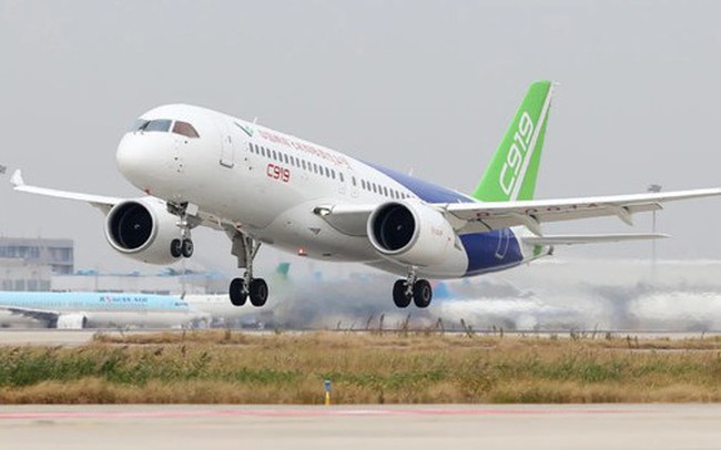Máy bay 'Made in China' chính thức cất cánh: Nhận được hàng trăm đơn đặt hàng, giá rẻ hơn cả Airbus