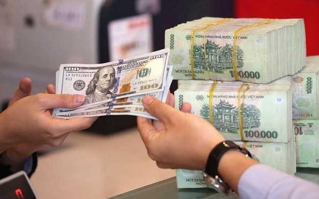 Một kênh bơm tiền VND vẫn đều đặn chảy qua nhiều biến động