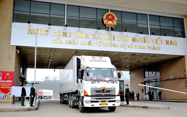 100 tấn thanh long được xuất khẩu qua cửa khẩu Kim Thành đầu năm mới