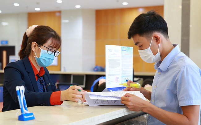 Để bao nhiêu tiền trong tài khoản thì được miễn giảm các loại phí?