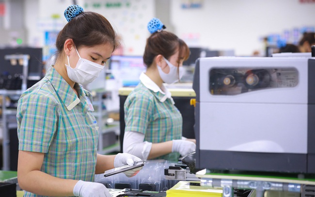 Khẳng định không chuyển địa điểm sản xuất về Hàn Quốc, Samsung vừa rót thêm vốn "khủng" vào Thái Nguyên, vừa hợp tác phát triển nhà máy thông minh tại Việt Nam