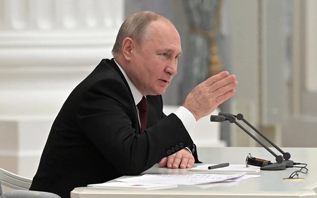 Tổng thống Putin ra lệnh cho quân đội "gìn giữ hòa bình" vào Ukraine, Mỹ và NATO phẫn nộ: "Đúng như những gì chúng tôi đã dự đoán"
