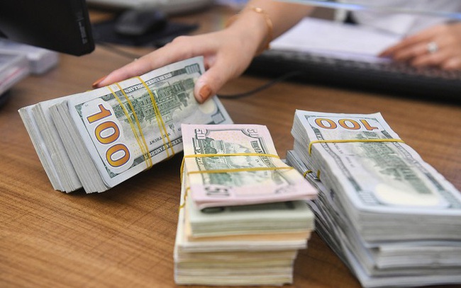 Tỷ giá USD tăng mạnh lên 23.000 đồng