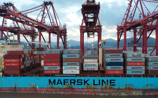 Chuỗi cung ứng toàn cầu lại lâm nguy khi cảng biển Trung Quốc tắc nghẽn vì bùng dịch Covid-19