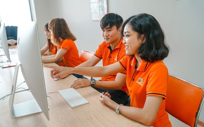 Không chỉ kiếm tỷ đô từ viết code - lắp mạng, giáo dục đang thành mỏ vàng mới của FPT: Tăng trưởng liên tục 30-40%/năm giữa đại dịch, thu về hơn 3.000 tỷ năm 2021 Không chỉ kiếm tỷ đô từ viết code - lắp mạng, giáo dục đang thành mỏ vàng mới của FPT: Tăng trưởng liên tục 30-40%/năm giữa đại dịch, thu về hơn 3.000 tỷ năm 2021