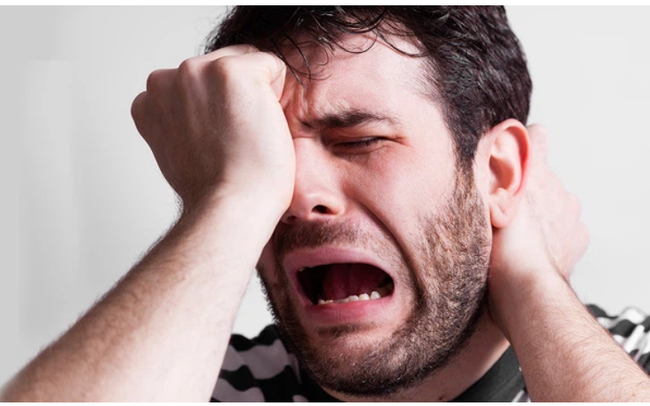 Cổ phiếu "chất sàn" hàng loạt, nhà đầu tư nên làm gì khi bị kẹp hàng?