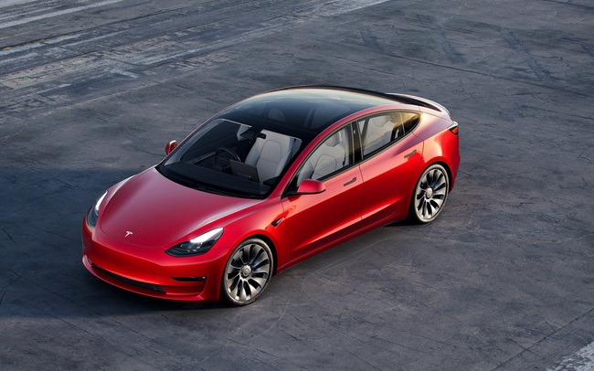 Chủ xe hoảng hồn khi chiếc Tesla Model 3 đang chạy trên cao tốc 133 km/h bỗng dưng tắc cứng mọi hệ thống