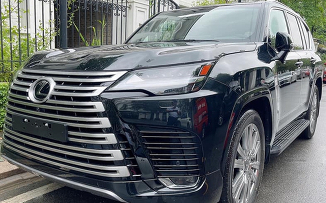 Lexus LX 600 Ultra Luxury nhập khẩu tư nhân đầu tiên về đại lý - Lựa chọn dành cho giới nhà giàu không thích chờ đợi
