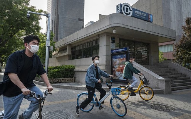 Người dân Bắc Kinh ồ ạt chuyển sang dùng xe 2 bánh để di chuyển, hình ảnh "vương quốc xe đạp" được tái hiện