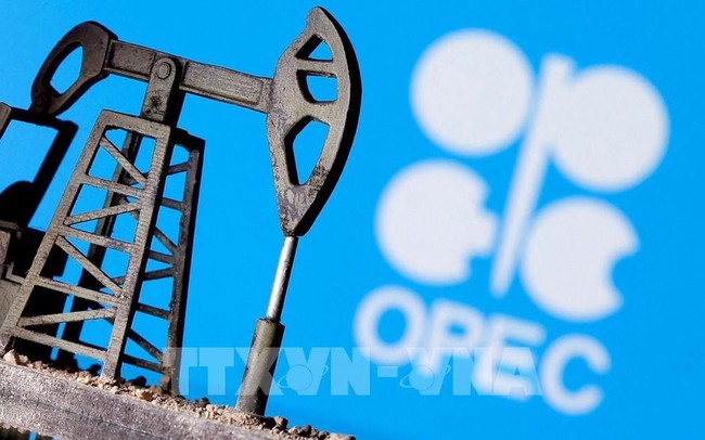 OPEC+ hạ dự báo nguồn cung dầu dư thừa trên thị trường