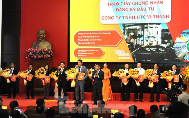 Hậu Giang trao chứng nhận đầu tư 19.000 tỷ đồng cho 12 dự án