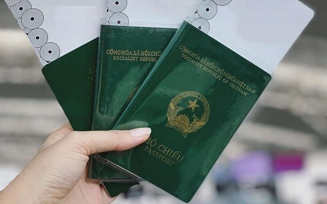 Bộ Công an bắt đầu cấp hộ chiếu mới, người dùng hộ chiếu cũ phải chuyển sang hộ chiếu gắn chip điện tử hay không?