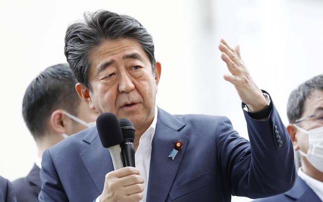 Đồng yên tăng giá. chứng khoán Nhật đảo chiều sau tin cựu Thủ tướng Shinzo Abe bị bắn ngã gục