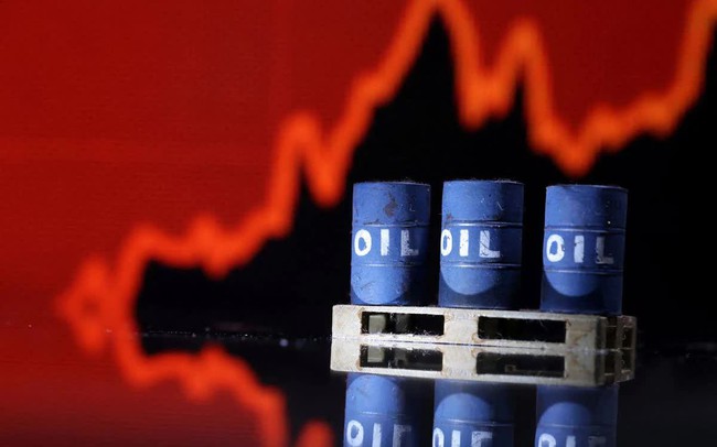 Reuters: Đầu tư dầu 'lãi đậm' hơn chứng khoán và USD trong năm 2022