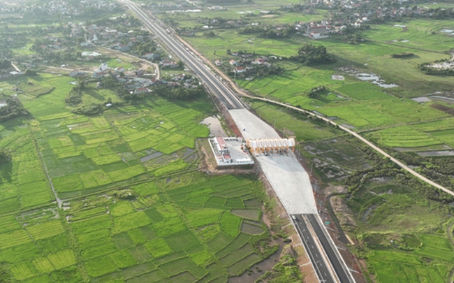 Vì sao cao tốc Hạ Long - Móng Cái dài 176 km hiện chưa có cây xăng, trạm dừng nghỉ?