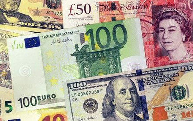 USD tăng giá mạnh so với các tiền tệ rủi ro, yen và vàng lao dốc