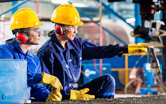 Đi làm Tết Âm lịch 2023, người lao động nhận lương thế nào? Những khoản tiền NLĐ có thể nhận trong dịp Tết để tăng thu nhập gấp 3,4 lần