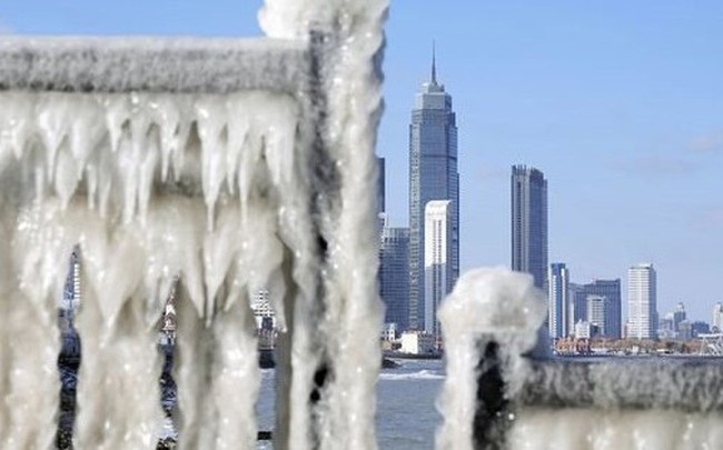Trời lạnh kỷ lục, quốc gia láng giềng Việt Nam chìm trong băng giá với mức nhiệt thấp nhất là -53 độ C