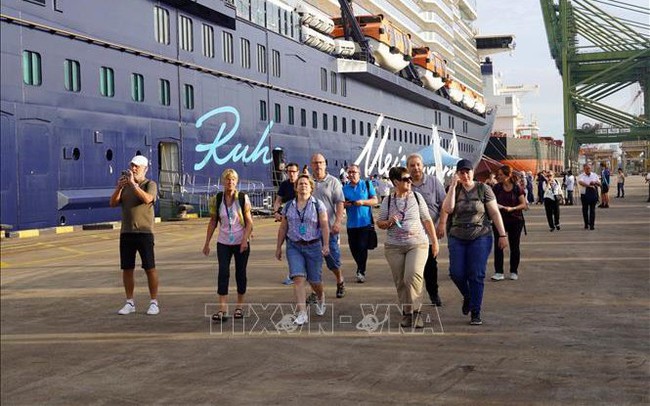 Gần 2.400 du khách quốc tế 'xông đất' Bà Rịa-Vũng Tàu bằng đường biển