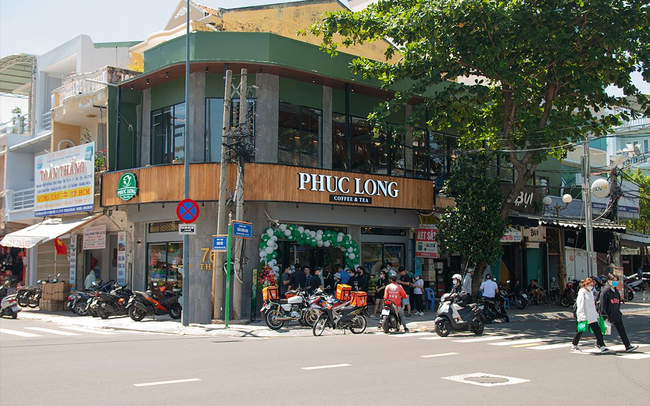 Phúc Long: Mô hình kiosk tích hợp vào WinMart/WinMart+ càng mở càng lỗ, các cửa hàng flagship mới là lực lượng "gánh team" Phúc Long: Mô hình kiosk tích hợp vào WinMart/WinMart+ càng mở càng lỗ, các cửa hàng flagship mới là lực lượng "gánh team"